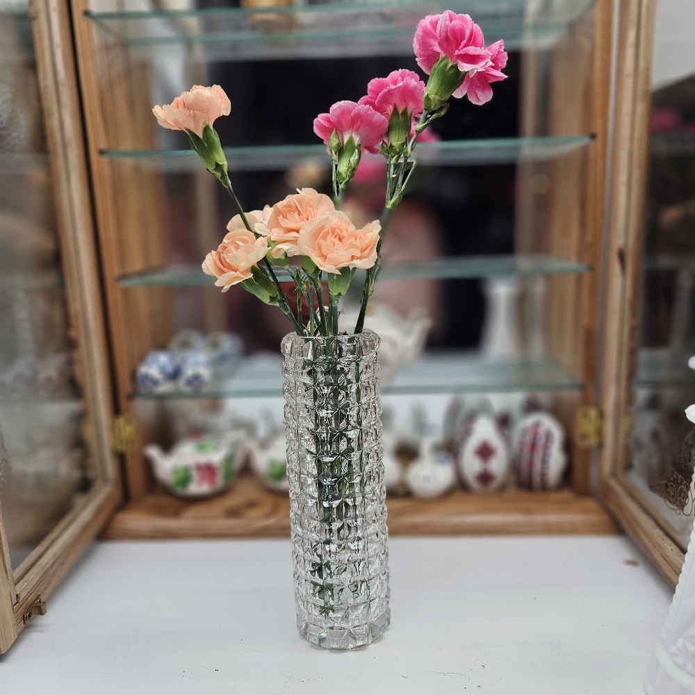 Glass faceted vase 7"